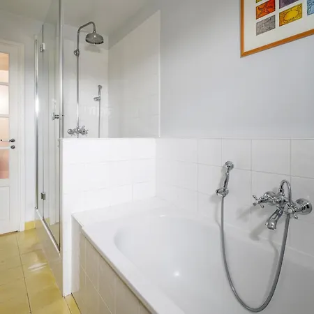 Appartement Large Bright T4 With Rooftop In - Welkeys
